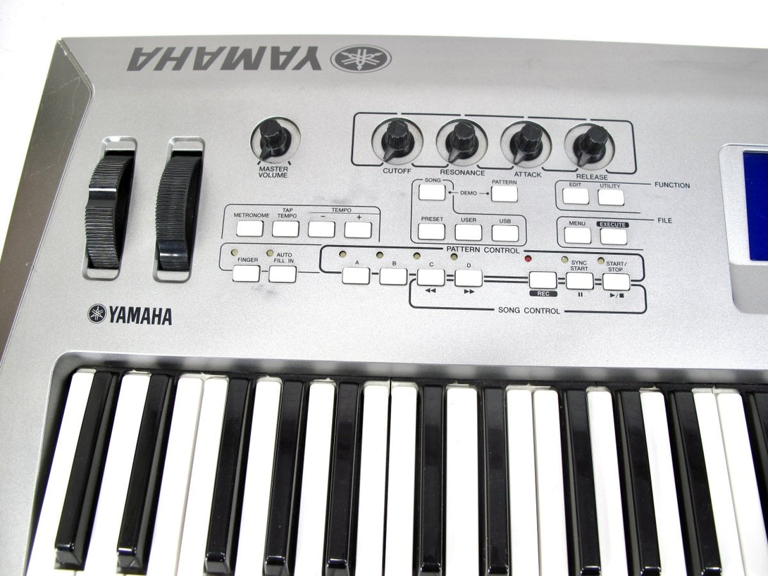 Yamaha MM6 61 Key Compact Music Synthesizer Workstation Keyboard - ZeereeZ