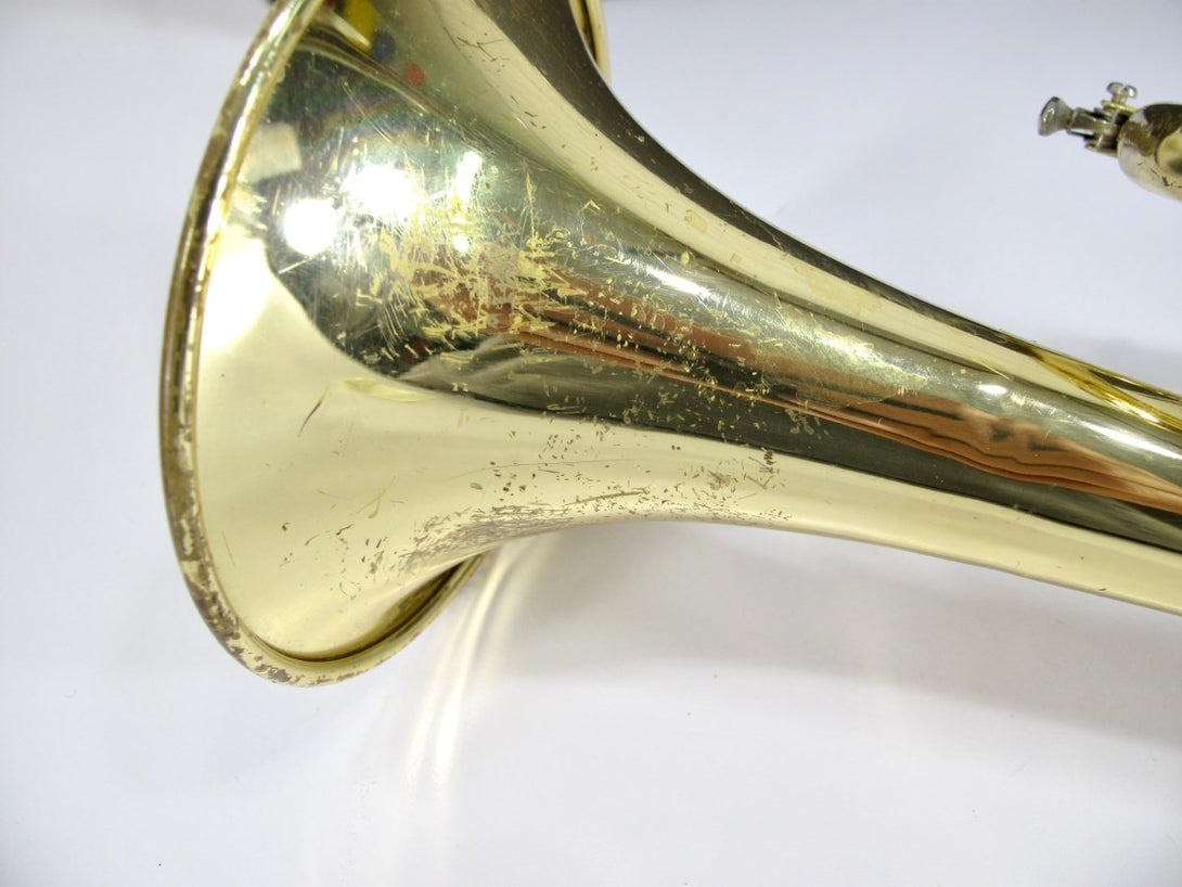 Yamaha YTR - 2320 Bb Brass Trumpet w/ Mouthpiece - ZeereeZ
