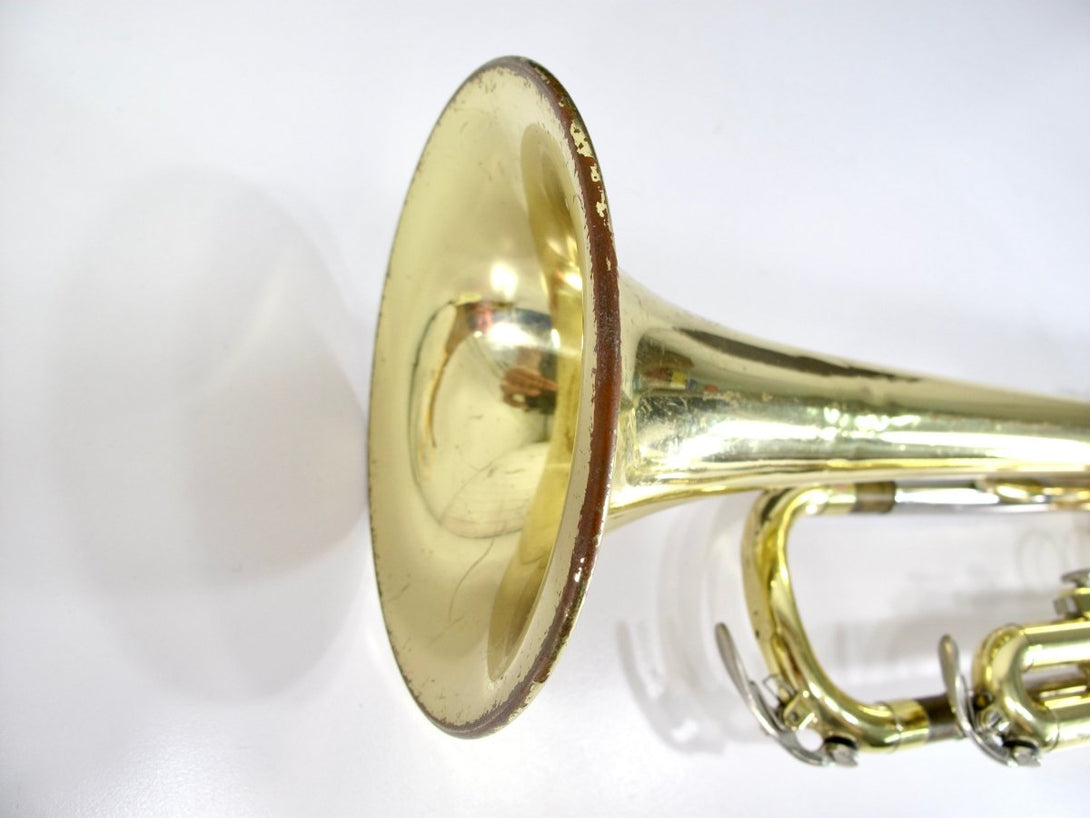 Yamaha YTR - 2320 Bb Brass Trumpet w/ Mouthpiece - ZeereeZ