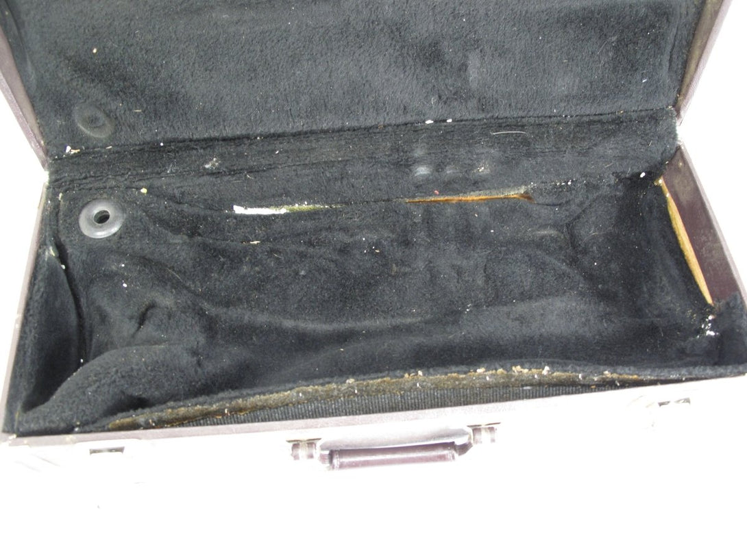 Yamaha YTR - 2320 Bb Brass Trumpet w/ Mouthpiece - ZeereeZ