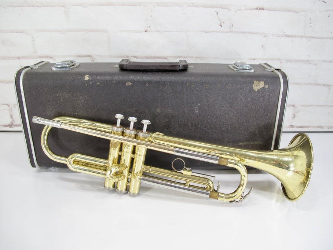 Yamaha YTR - 2320 Bb Brass Trumpet w/ Mouthpiece - ZeereeZ