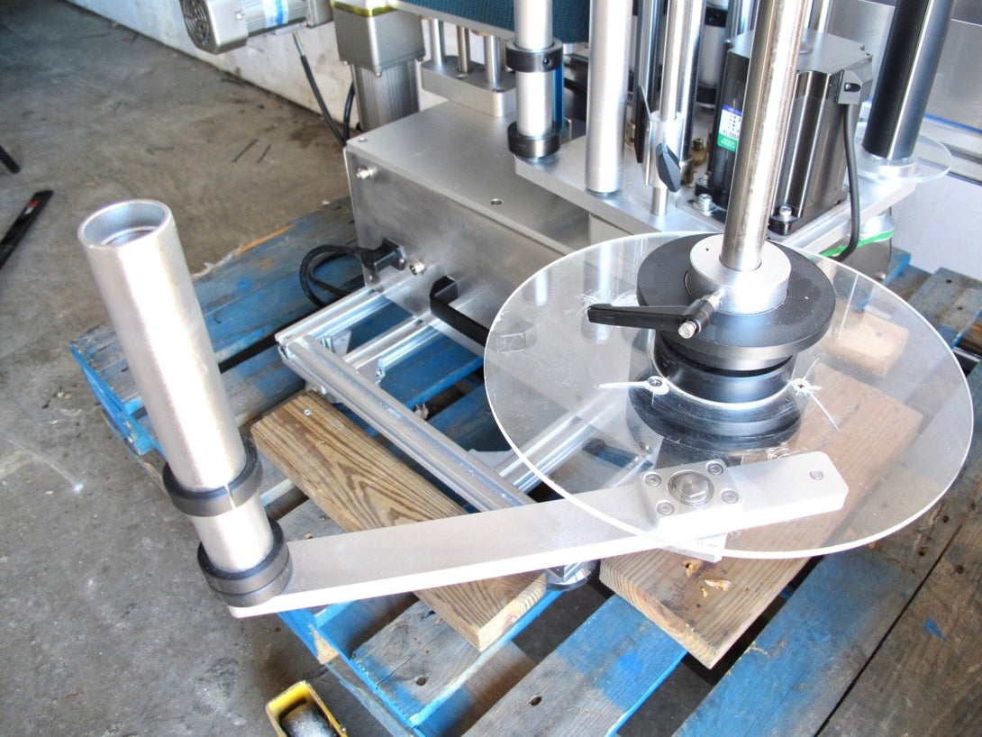 YTK - 150 Fully Automatic Desktop Round Bottle Beer Wine Etc. Production Labeling Machine - ZeereeZ