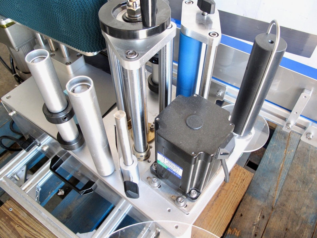 YTK - 150 Fully Automatic Desktop Round Bottle Beer Wine Etc. Production Labeling Machine - ZeereeZ