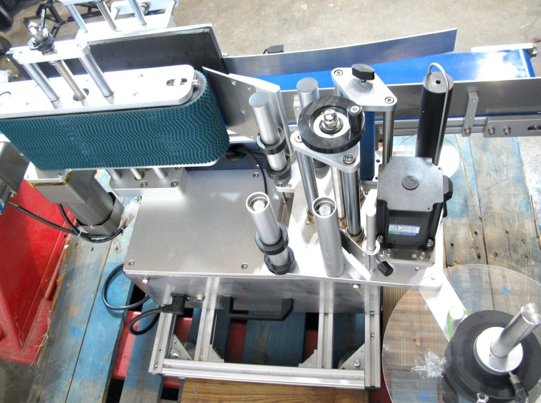 YTK - 150 Fully Automatic Desktop Round Bottle Beer Wine Etc. Production Labeling Machine - ZeereeZ