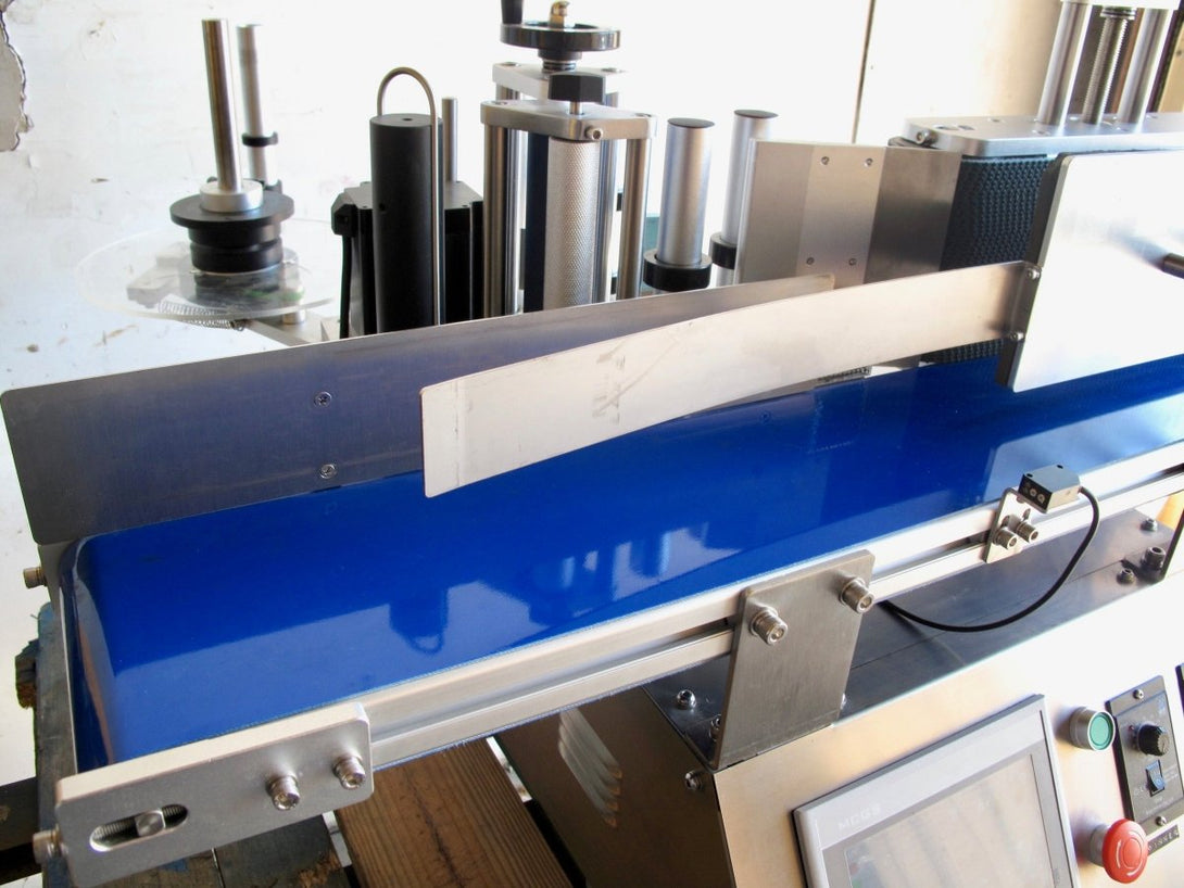 YTK - 150 Fully Automatic Desktop Round Bottle Beer Wine Etc. Production Labeling Machine - ZeereeZ