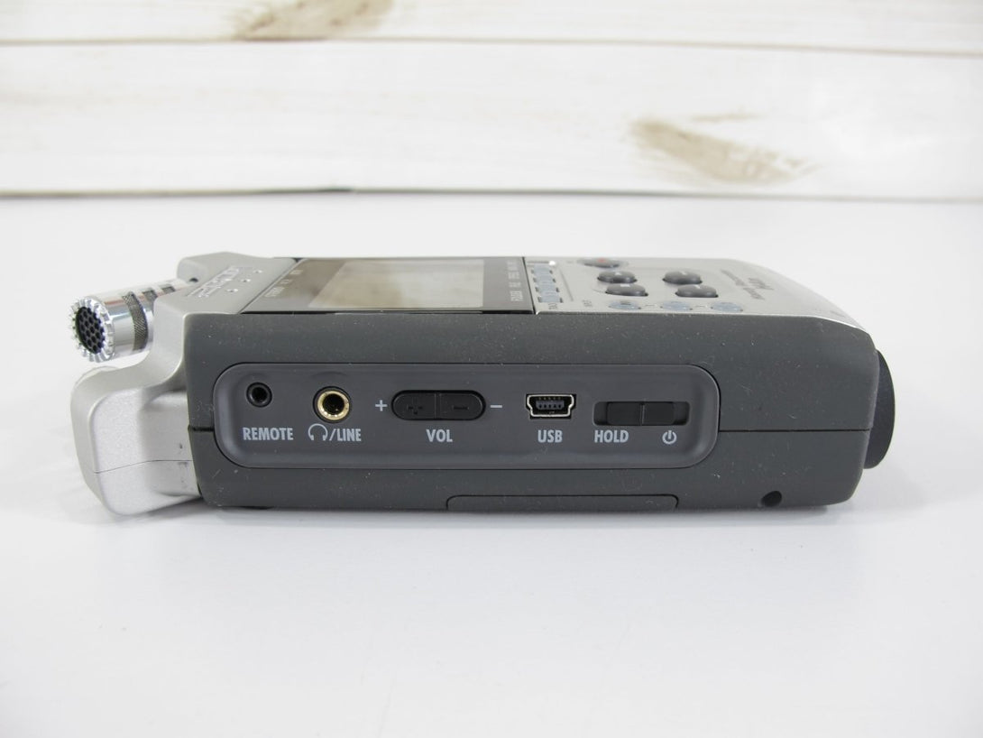 Zoom H4n Handy Portable Digital Audio Recorder - ZeereeZ