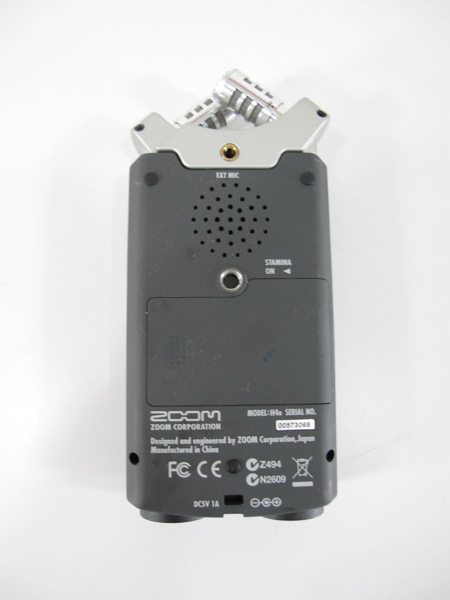 Zoom H4n Handy Portable Digital Audio Recorder - ZeereeZ